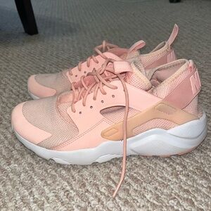 Nike Huarache Women's Peach and White Sneakers